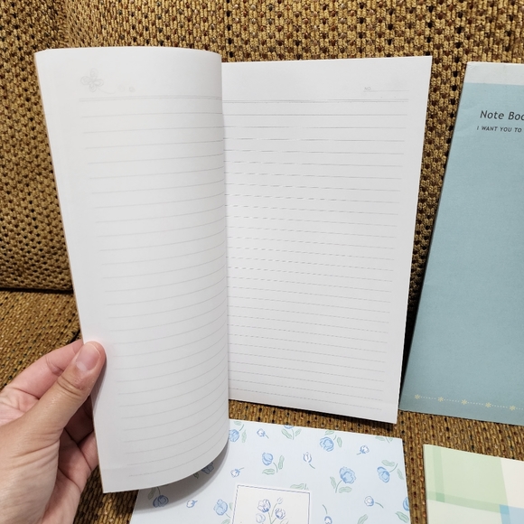 [NEW] Lot of 4 Notebooks / Journals / Back to School Supplies Office Supplies - Picture 5 of 6